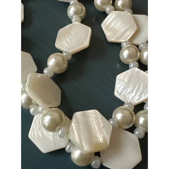 Vintage Boho Filagree Heart Shell Pendant Necklace Flowers White - Picture 5 of 9